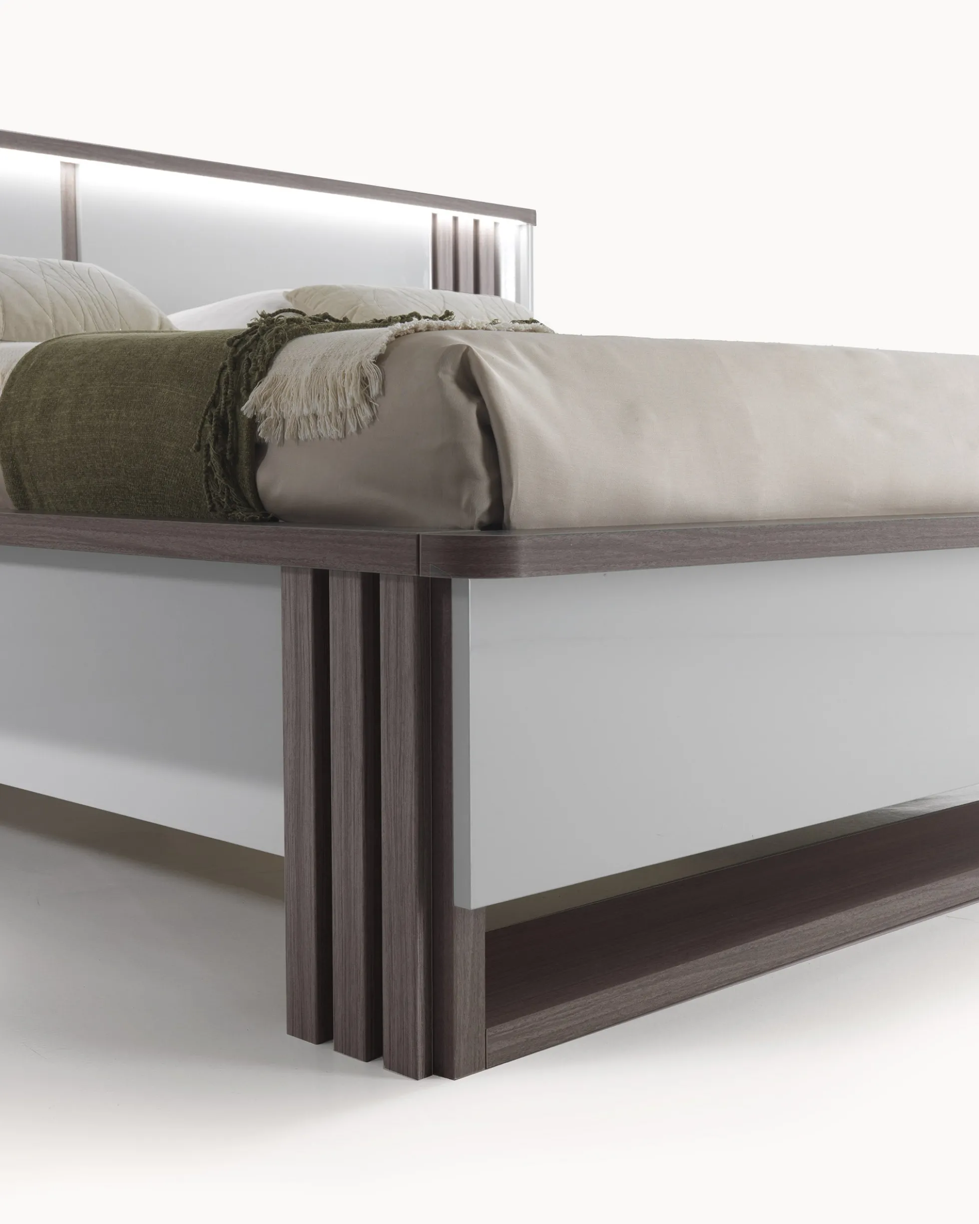 Cama de casal PESARO com LED