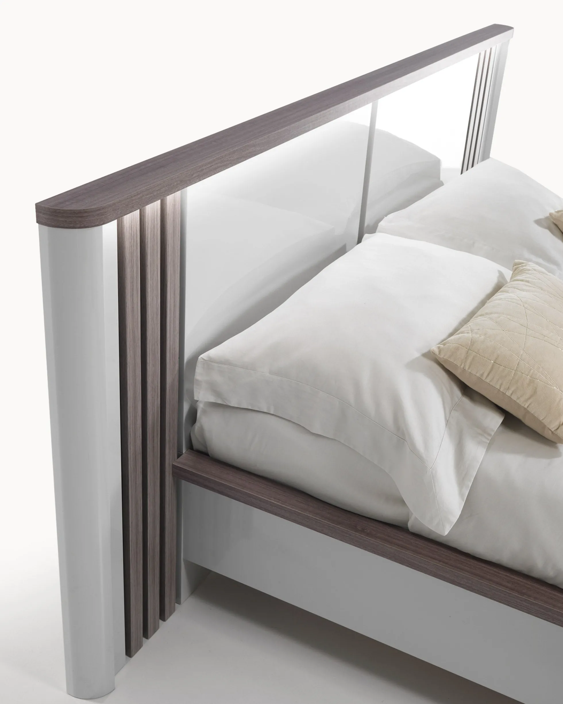 Cama de casal PESARO com LED
